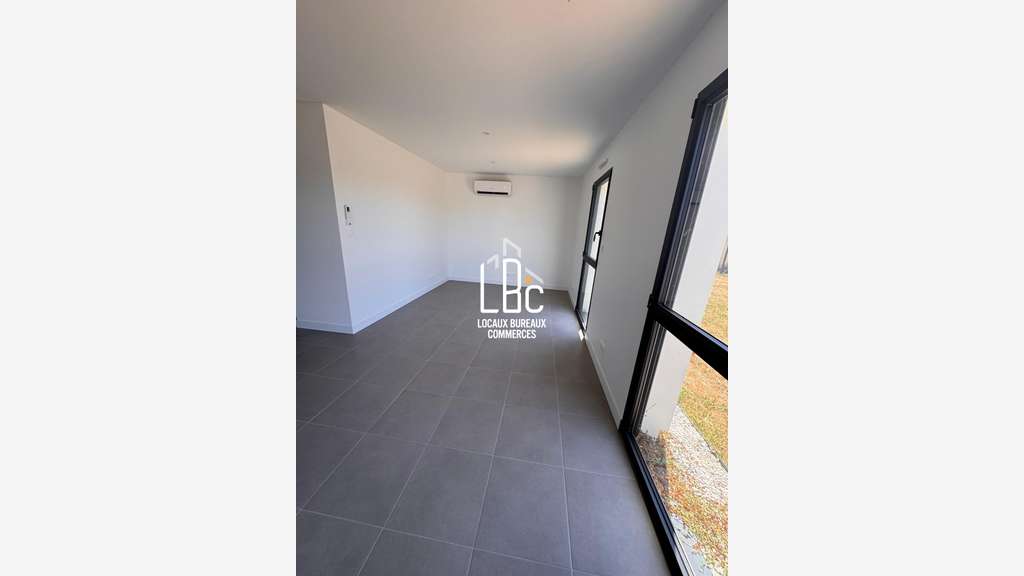 Local d'activité neuf de 201m² à louer Le Landreau
