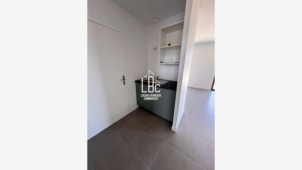 Local d'activité neuf de 201m² à louer Le Landreau
