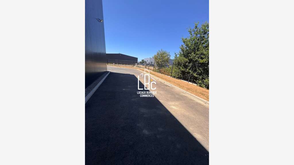 Local d'activité neuf de 201m² à louer Le Landreau