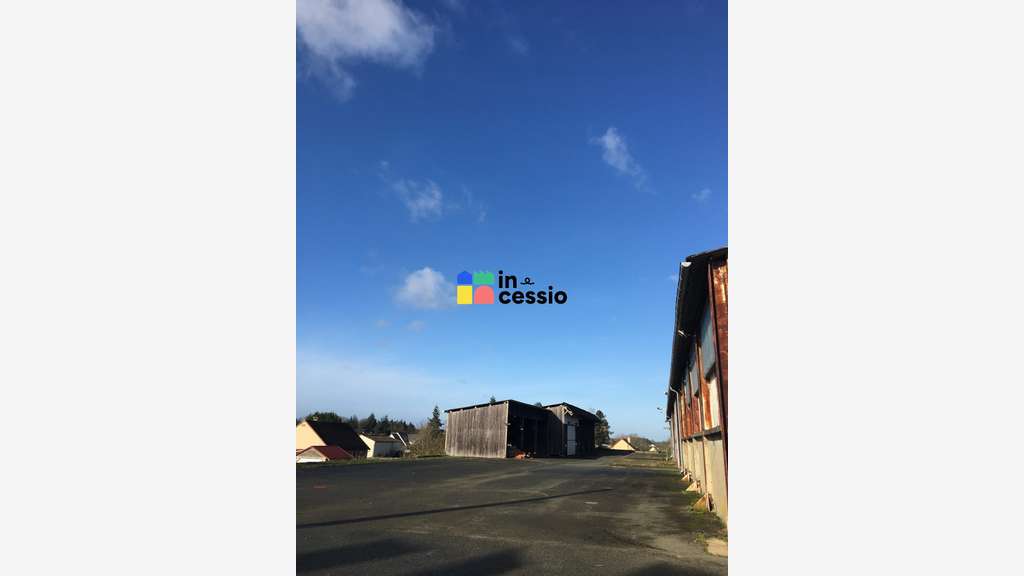 A louer bâtiment d'activité de 2 200m² Le Luart
