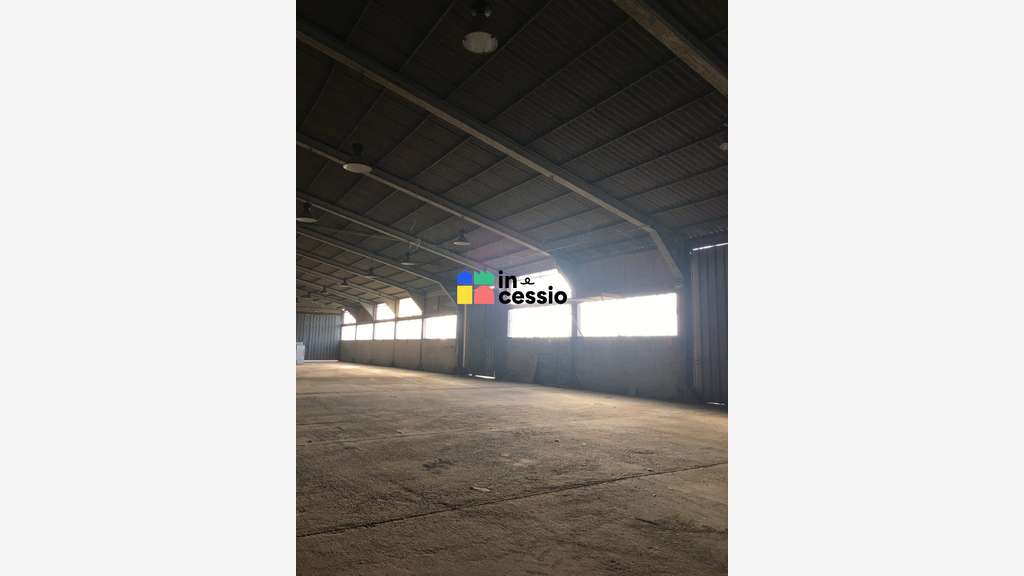 A louer bâtiment d'activité de 2 200m² Le Luart