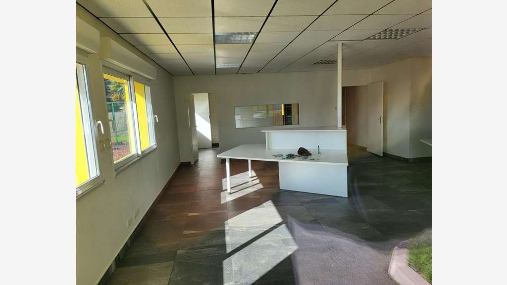 Bâtiments 3400 m² Zone Artisanale Champagné