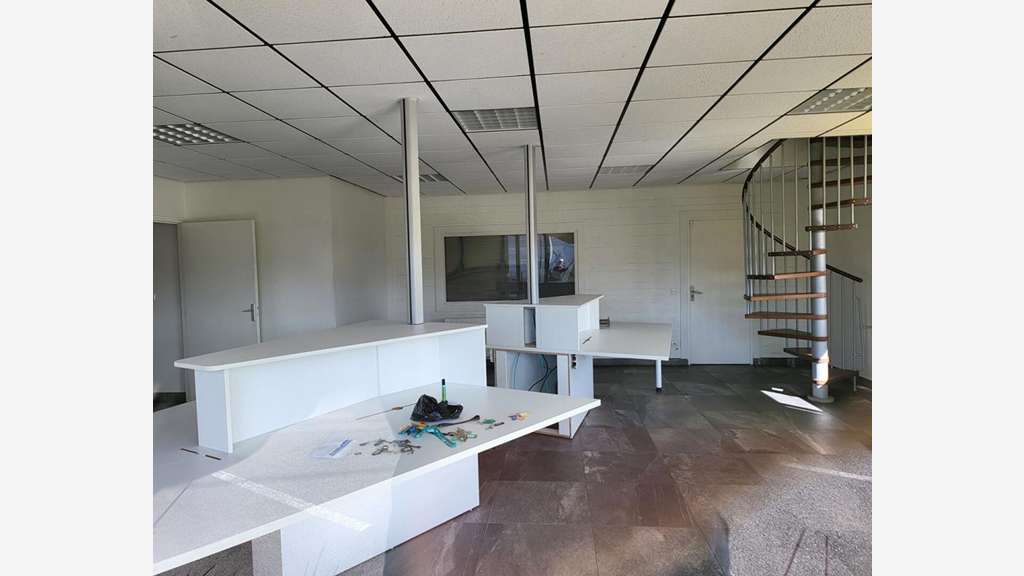Bâtiments 3400 m² Zone Artisanale Champagné