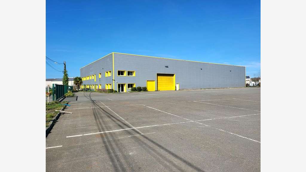 Bâtiments 3400 m² Zone Artisanale Champagné