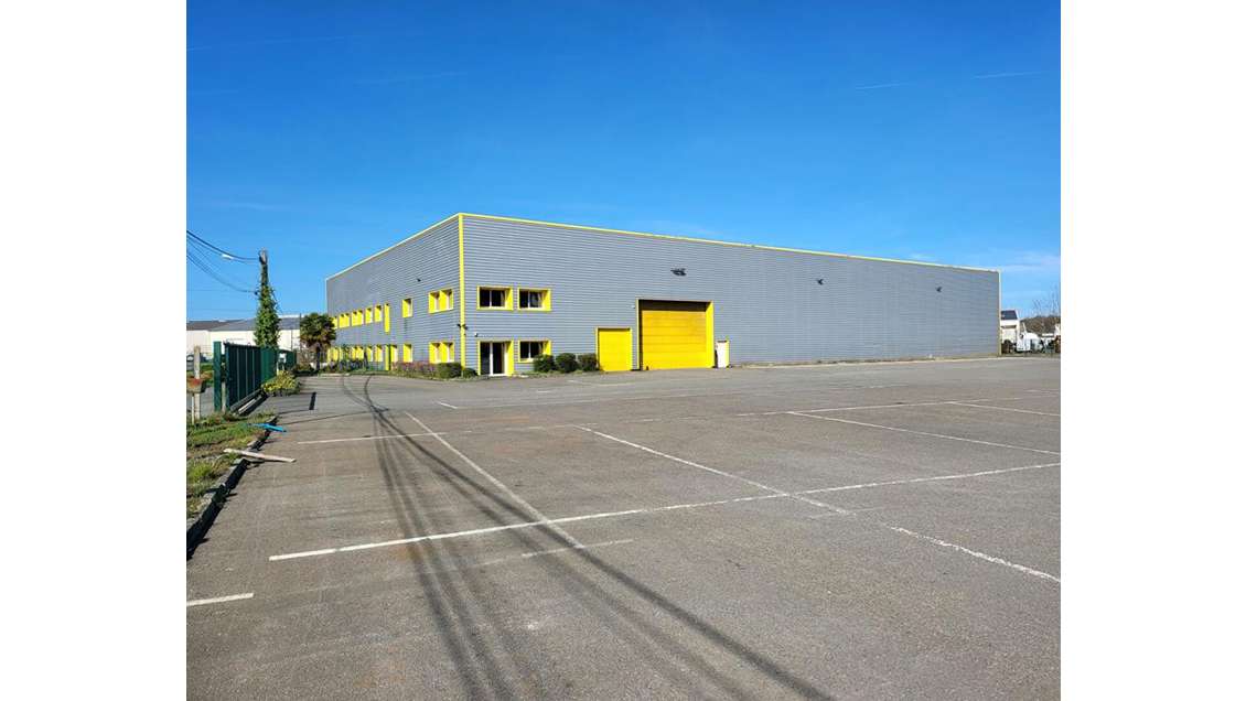 Bâtiments 3400 m² Zone Artisanale Champagné 