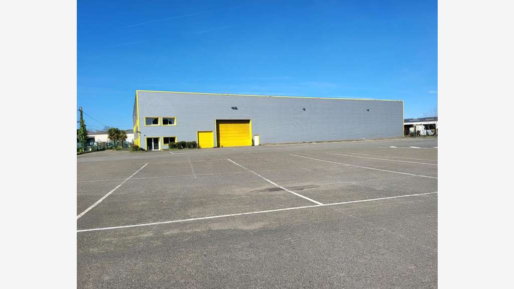Bâtiments 3400 m² Zone Artisanale Champagné