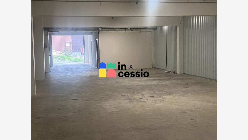 A louer atelier local de stockage 300m² au Mans