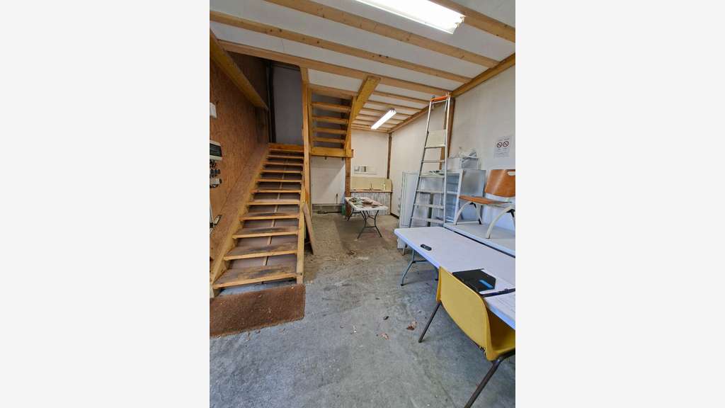 A louer entrepôt avec bureaux au Mans