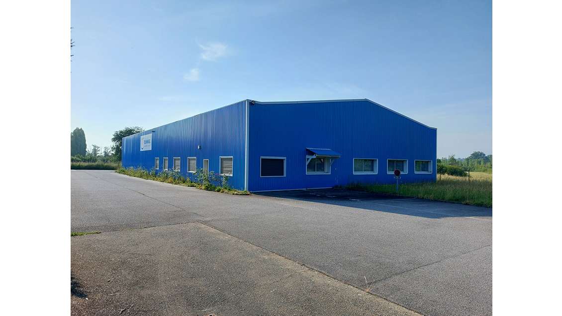 A louer local d'activité 950m² Le Mêle-sur-Sarthe