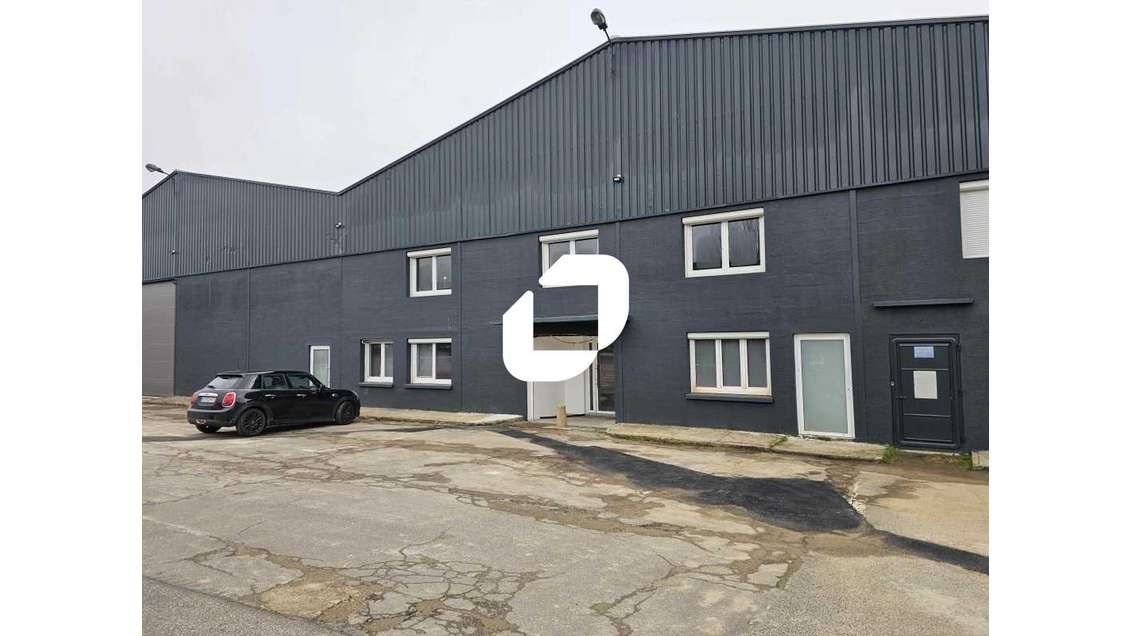 A louer Local d'activité 1580m² Le mesnil amelot