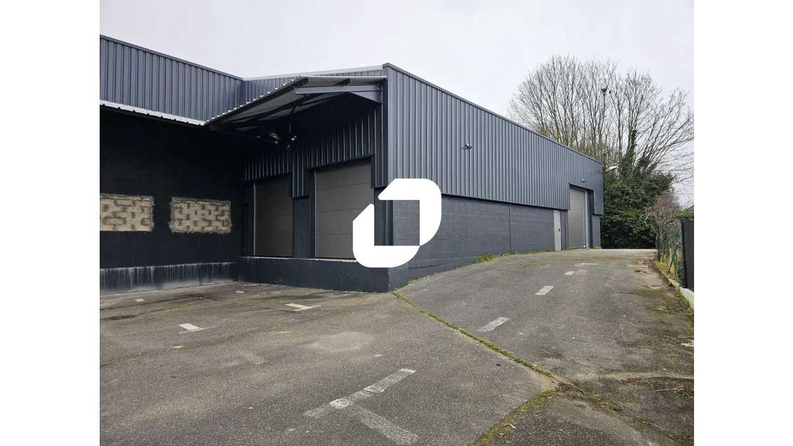 A louer Local d'activité 1400m² Le mesnil amelot
