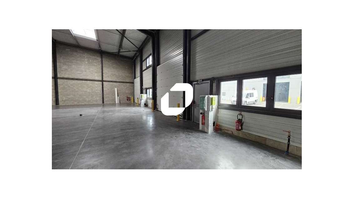 A louer Local d'activité 281m² Le mesnil amelot
