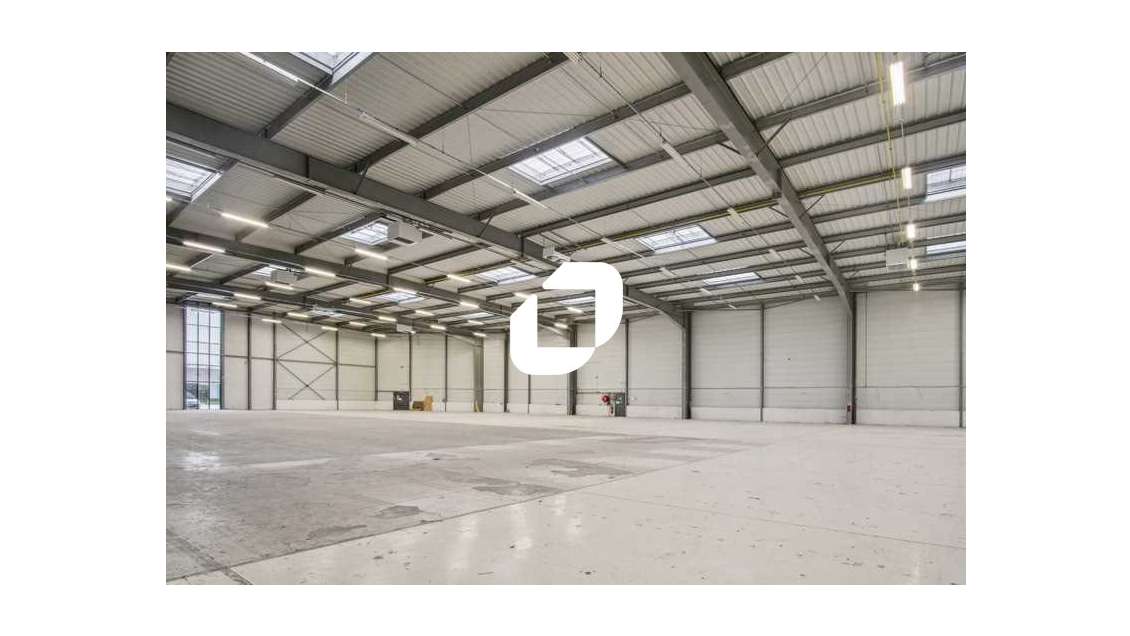 A louer Local d'activité 2500m² Le mesnil amelot