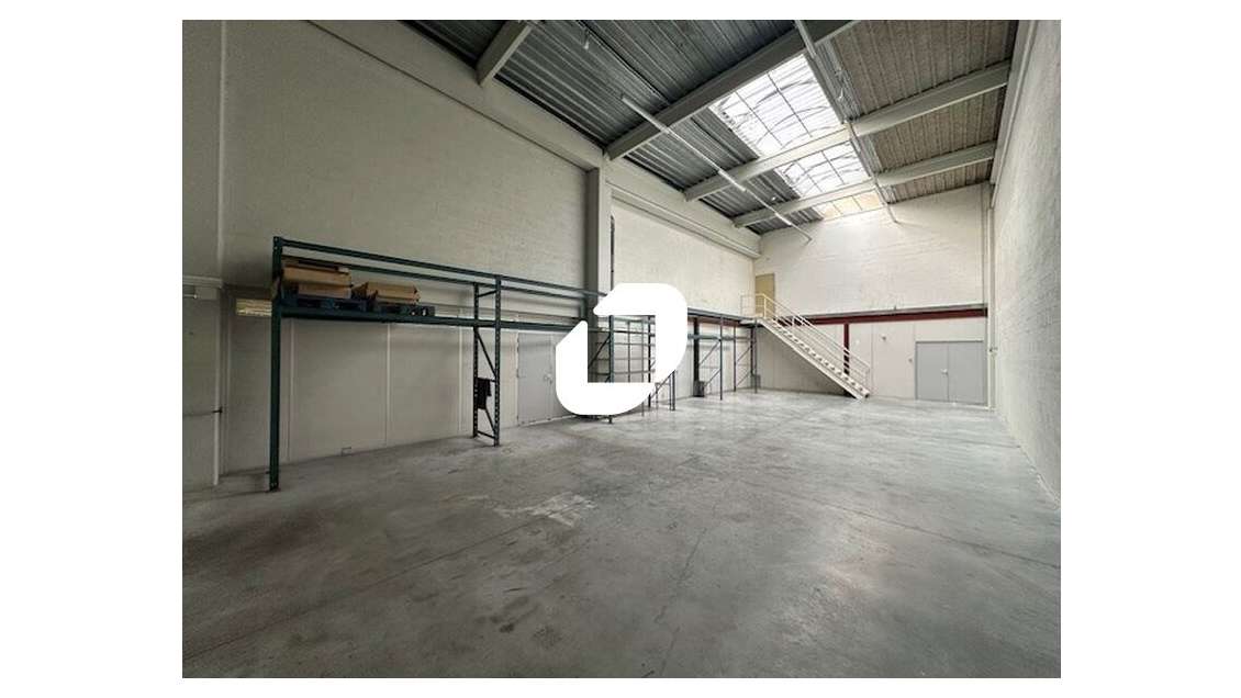 A louer Local d'activité 1040m² Le mesnil amelot