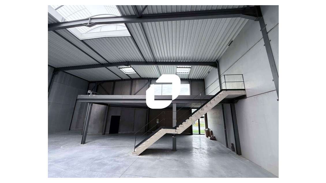 A louer Local d'activité 556m² Le mesnil amelot