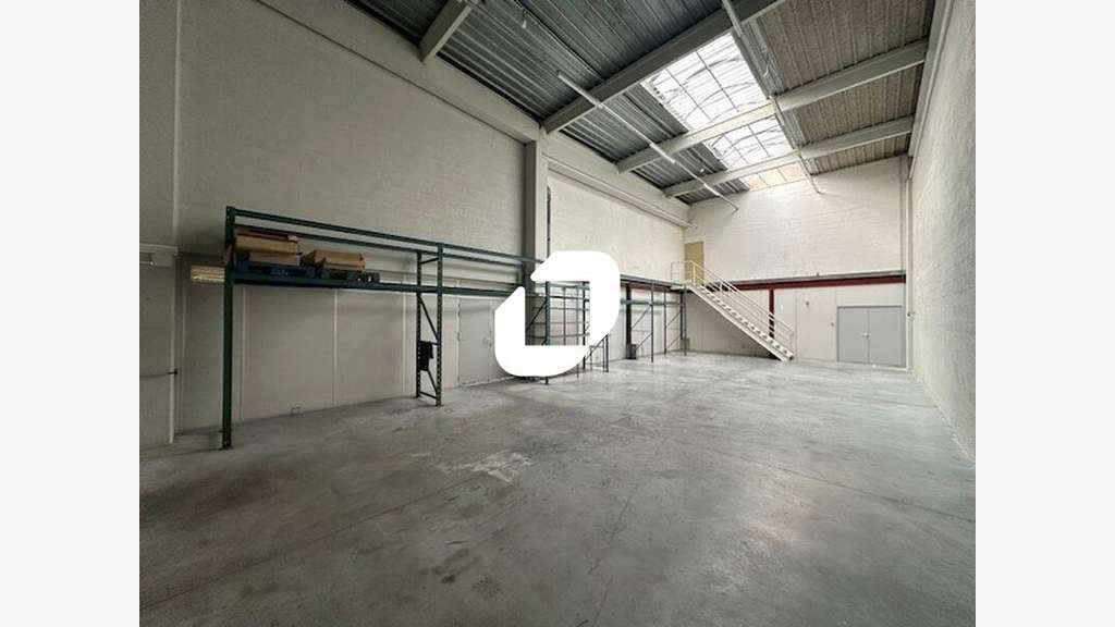 A louer Local d'activité 1040m² Le mesnil amelot