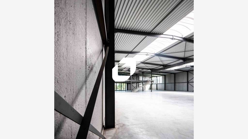 A louer Local d'activité 1237m² Le mesnil amelot