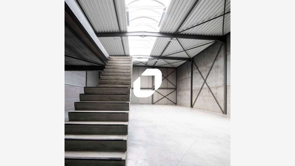 A louer Local d'activité 1237m² Le mesnil amelot