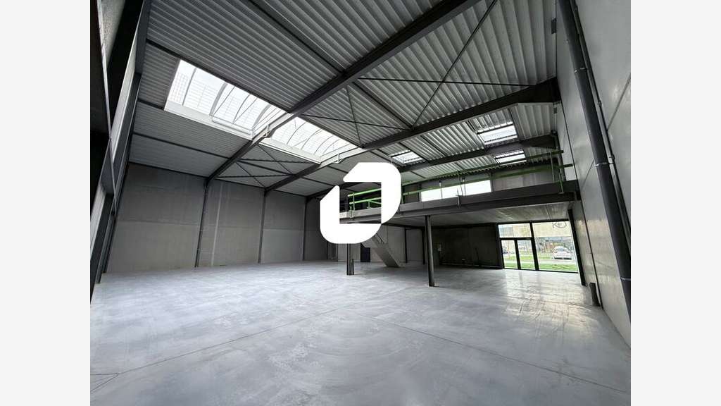 A louer Local d'activité 556m² Le mesnil amelot