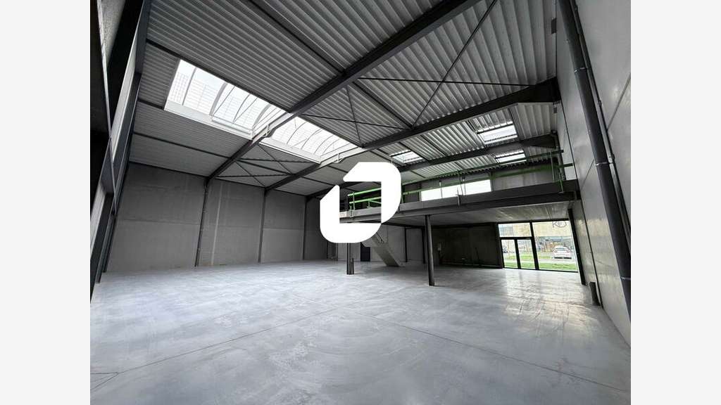 A louer Local d'activité 784m² Le mesnil amelot
