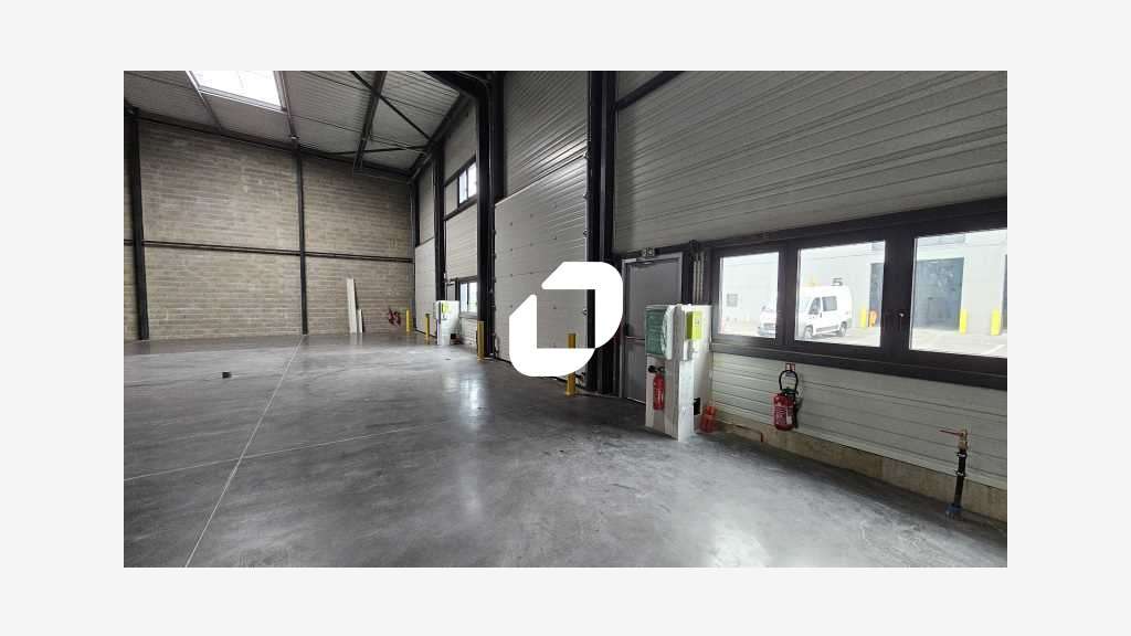 A louer Local d'activité 281m² Le mesnil amelot