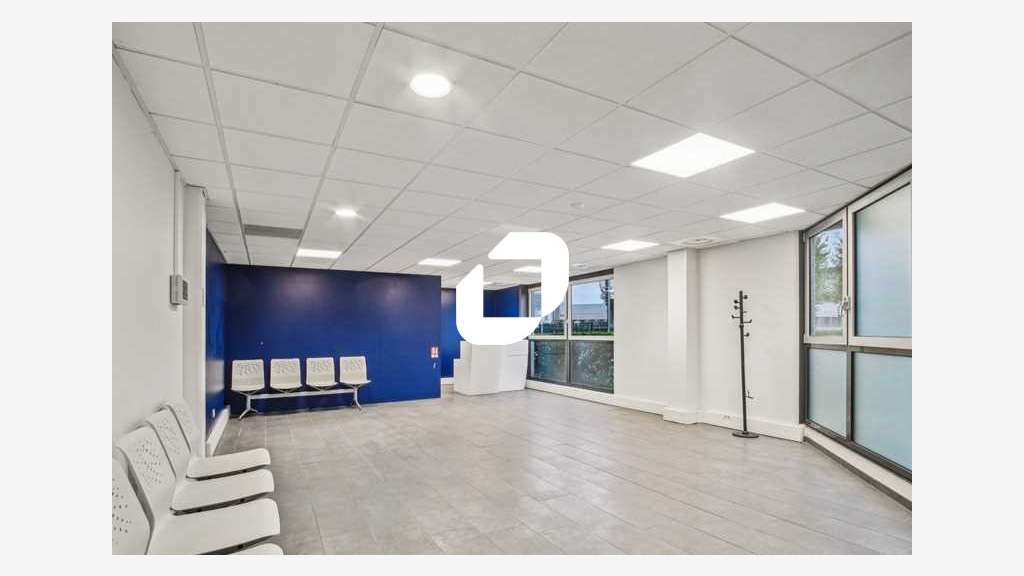A louer Local d'activité 2500m² Le mesnil amelot