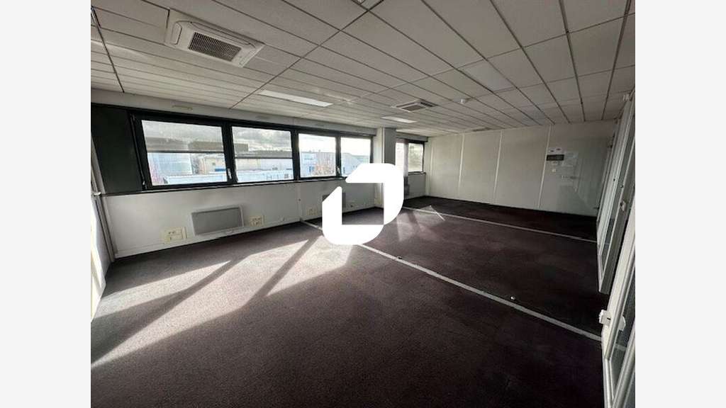 A louer Local d'activité 1040m² Le mesnil amelot