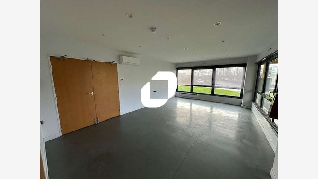 A louer Local d'activité 1040m² Le mesnil amelot