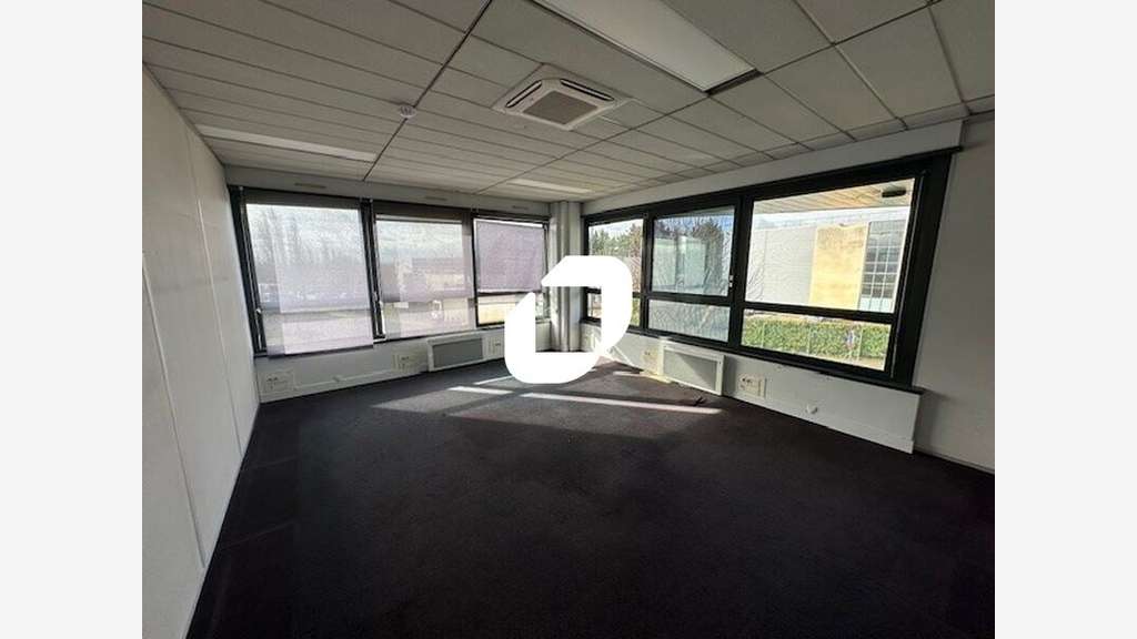 A louer Local d'activité 1040m² Le mesnil amelot