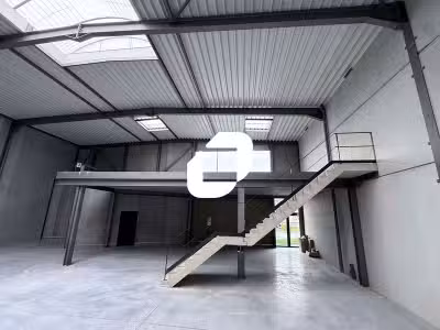 A louer Local d'activité 556m² Le mesnil amelot
