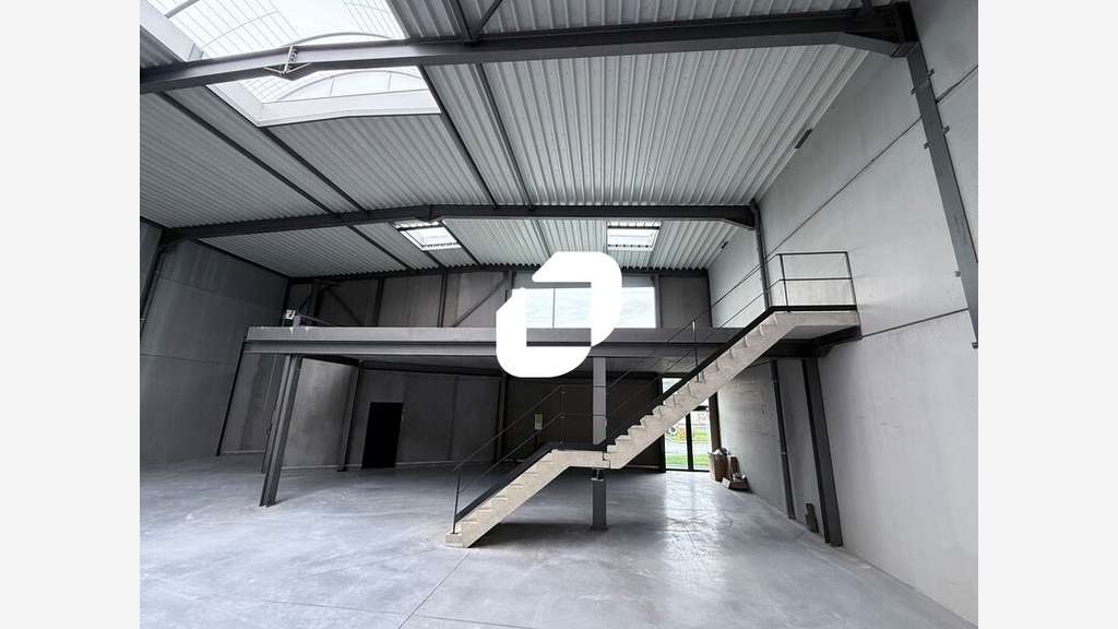 A louer Local d'activité 784m² Le mesnil amelot