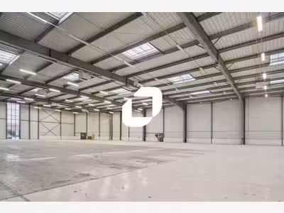 A louer Local d'activité 2500m² Le mesnil amelot