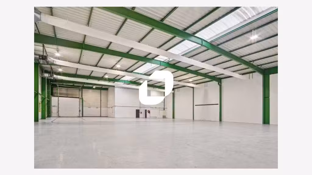 A louer Local d'activité 2500m² Le mesnil amelot