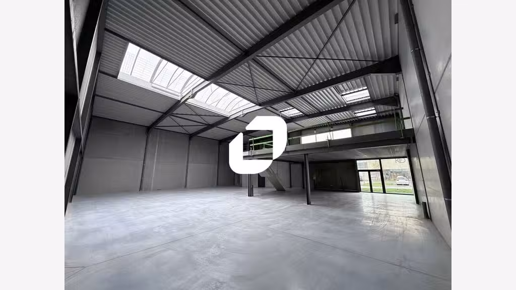 A louer Local d'activité 556m² Le mesnil amelot