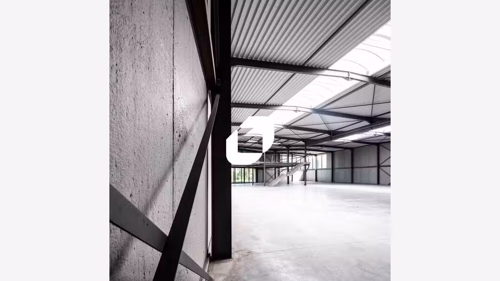A louer Local d'activité 556m² Le mesnil amelot