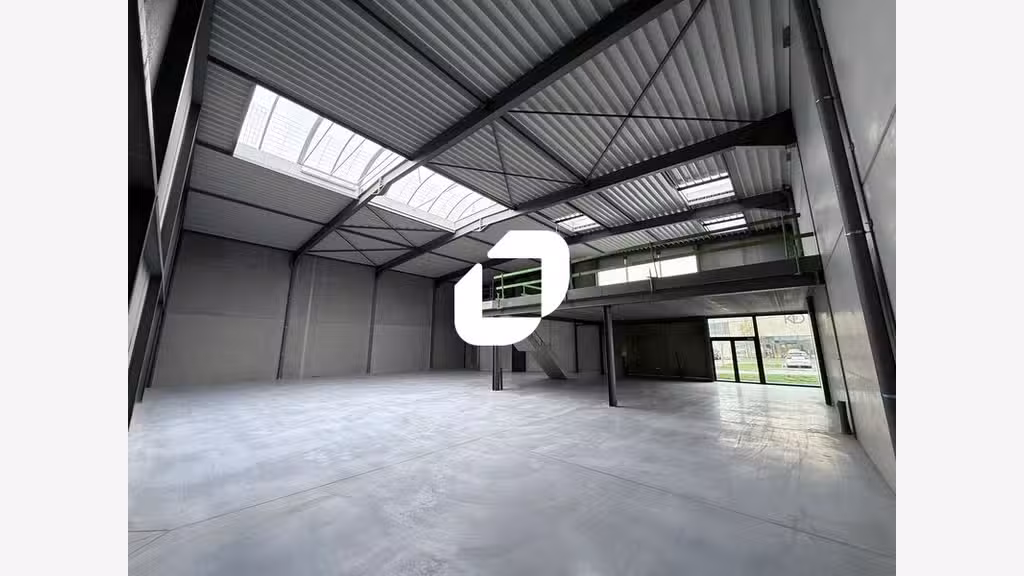 A louer Local d'activité 556m² Le mesnil amelot