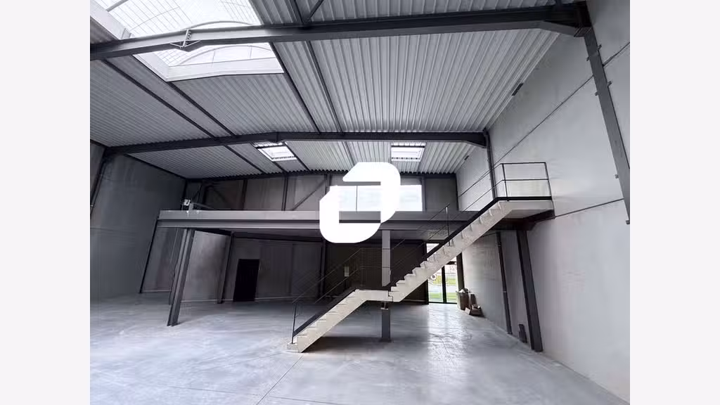 A louer Local d'activité 556m² Le mesnil amelot