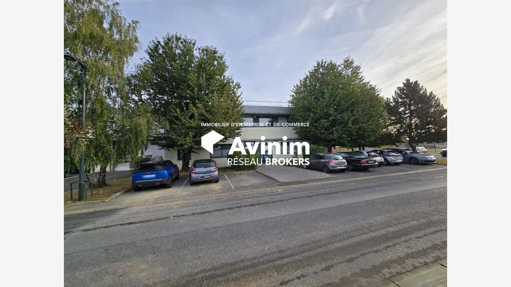 LE MESNIL AMELOT(77) A LOUER ENTREPOT 1.309 M²