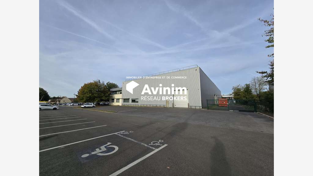 LE MESNIL AMELOT(77) A LOUER ENTREPOT 1.309 M²