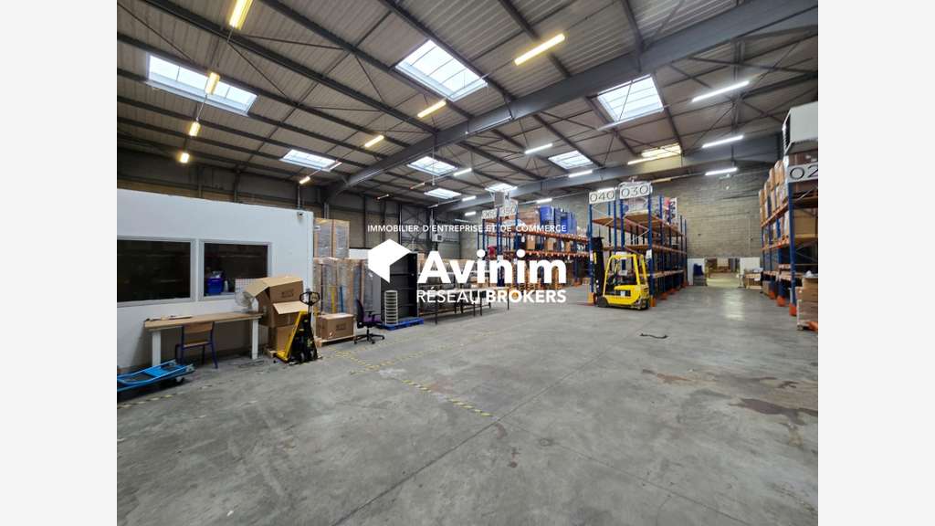 À LOUER – LOCAL D’ACTIVITÉ DE 1 309 M² – ACCÈS POI