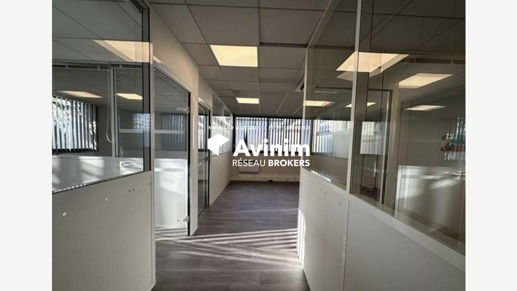 À LOUER – LOCAL D’ACTIVITÉ DE 1 309 M² – ACCÈS POI