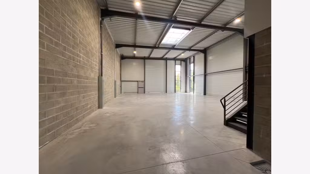 Local d'activté neuf de 170m2 à Louer