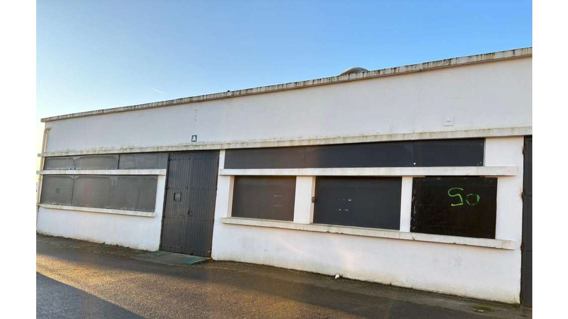 Location entrepôt 320m² Le Mesnil-Saint-Denis