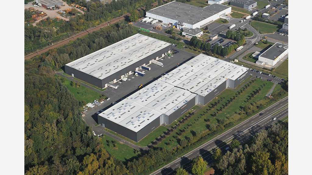 À louer – entrepôt de 500 à 11 300 m² au Meux