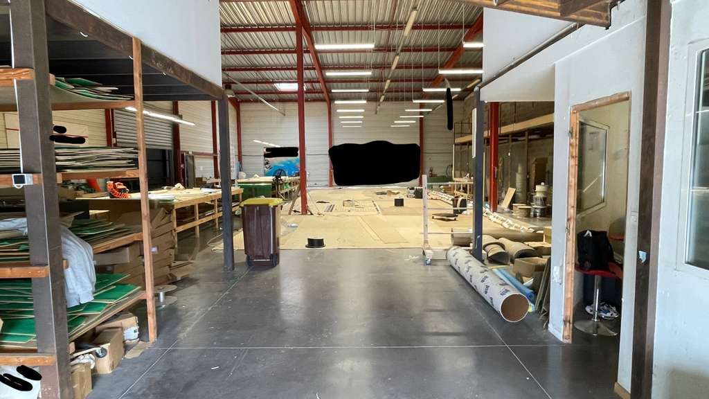 A louer entrepôt 450m² +parkings ZI Le Muy