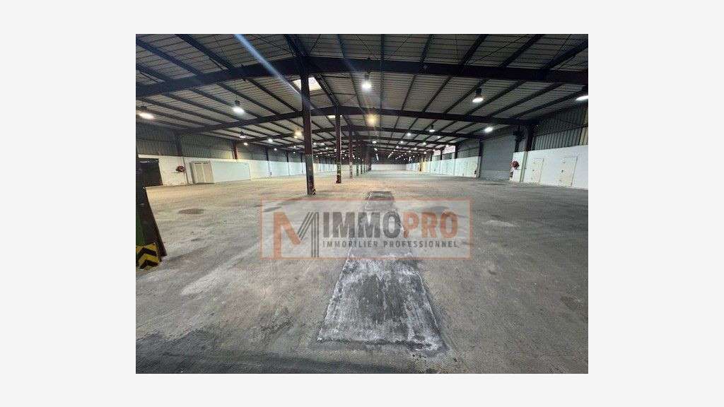 A louer entrepôt de 3784m² ZI le Muy