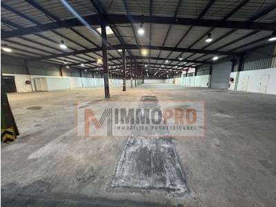 A louer entrepôt de 3784m²  ZI le Muy