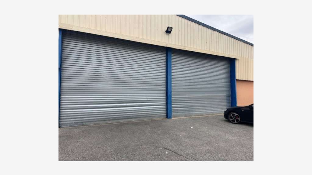 A louer entrepôt de 3784m² ZI le Muy