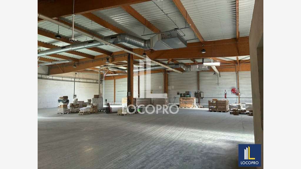 A louer bâtiment industriel ZI La Ferrière au Muy