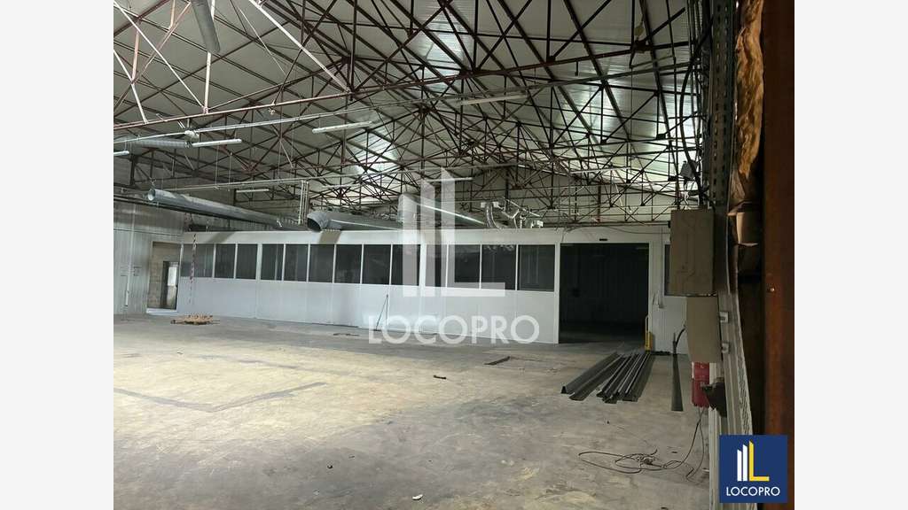 A louer bâtiment industriel ZI La Ferrière au Muy